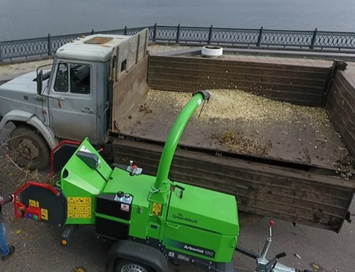 Измельчение веток в щепу с погрузкой