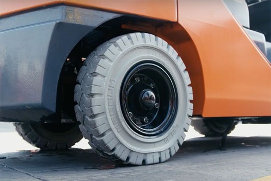 Колесо погрузчика