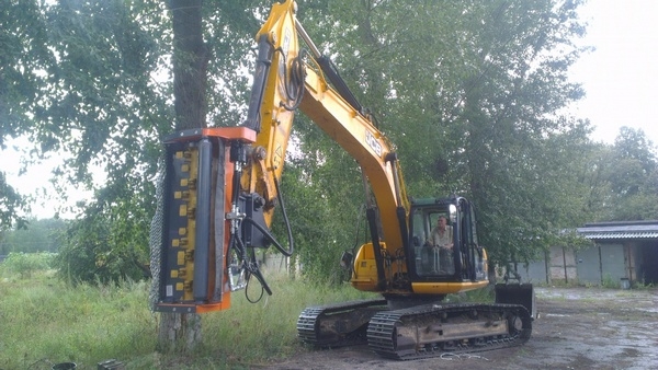 На экскаватор