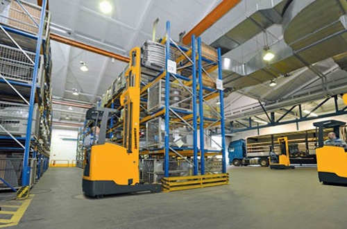 Самоходные электрические штабелеры. Применение