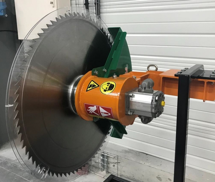 Сменный дисковый кусторез на экскаватор