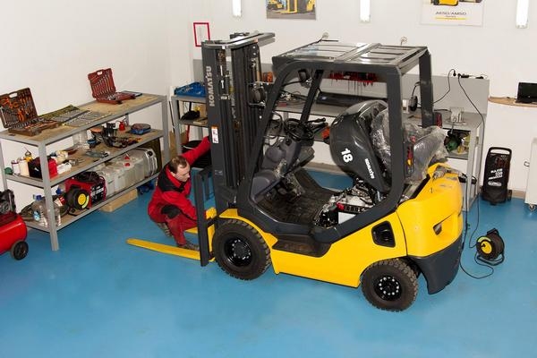 Обслуживание  вилочных бензиновых и электрических машин