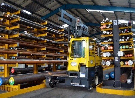 Боковой вилочный погрузчи