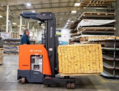 Многоходовые ричтраки в складской логистике