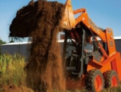 Не только паллеты: задачи для мини-погрузчика вне склада