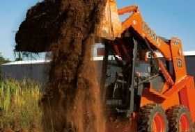 Не только паллеты: задачи для мини-погрузчика вне склада