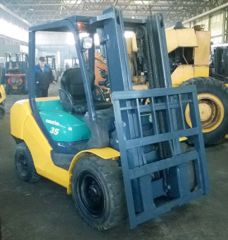 Погрузчик вилочный б у Komatsu FD35-7