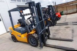 Аренда вилочного погрузчика: выгода и особенности