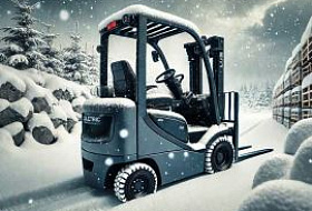 Эксплуатация аккумуляторов погрузчика зимой: как избежать потери мощности в мороз